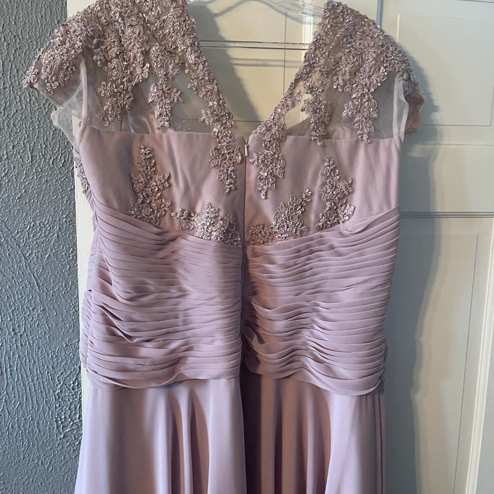 Exquisite Mauve Designer Gown - Picture 4 of 6